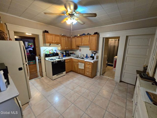 20 Vanwyck Street, Gloversville, NY 12078