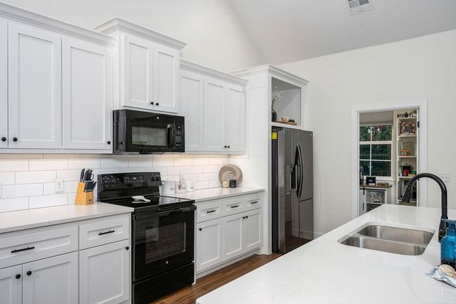 2405 Gina Court, Guthrie, OK 73044