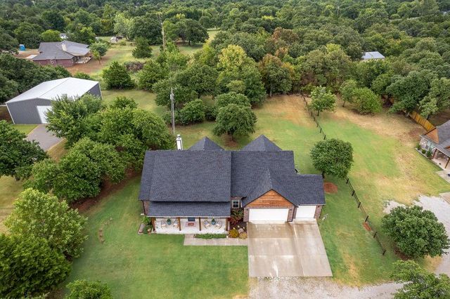 2405 Gina Court, Guthrie, OK 73044
