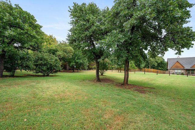 2405 Gina Court, Guthrie, OK 73044