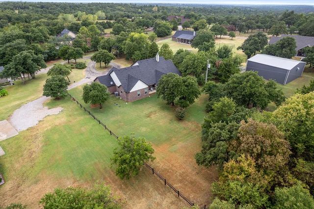 2405 Gina Court, Guthrie, OK 73044