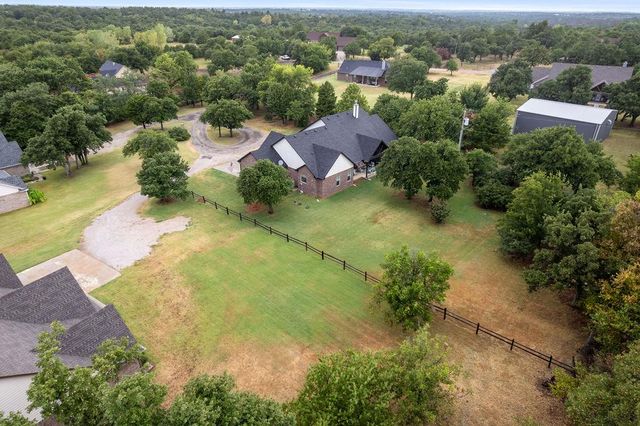 2405 Gina Court, Guthrie, OK 73044