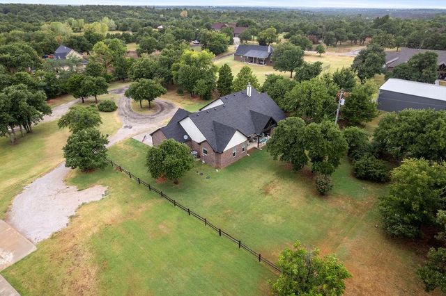 2405 Gina Court, Guthrie, OK 73044