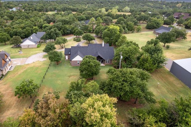2405 Gina Court, Guthrie, OK 73044