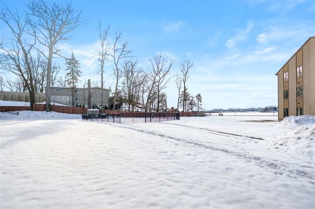 1 Hiawatha Cove Trail 23, Battle Creek, MI 49015