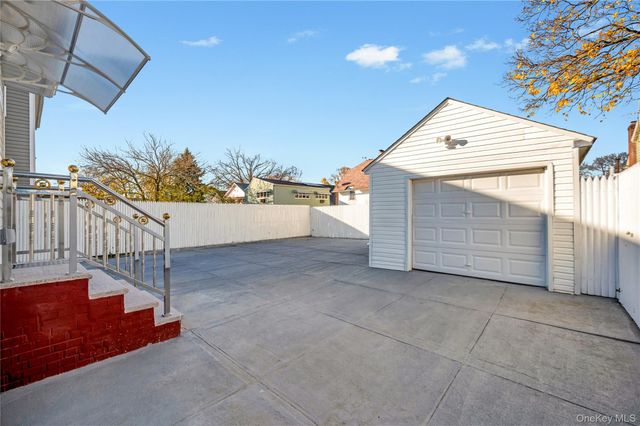 19223 116th Road, Saint Albans, NY 11412