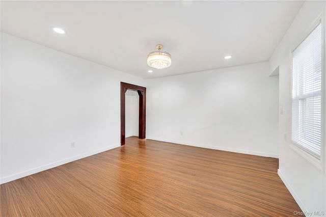 19223 116th Road, Saint Albans, NY 11412