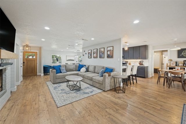 820 Overhill Drive, Hurst, TX 76053