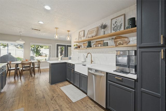 820 Overhill Drive, Hurst, TX 76053