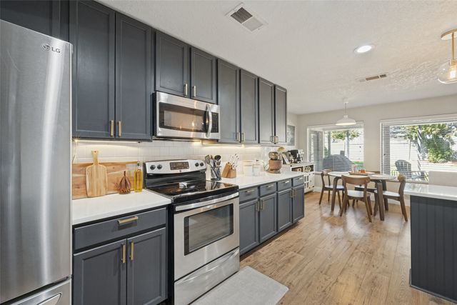 820 Overhill Drive, Hurst, TX 76053