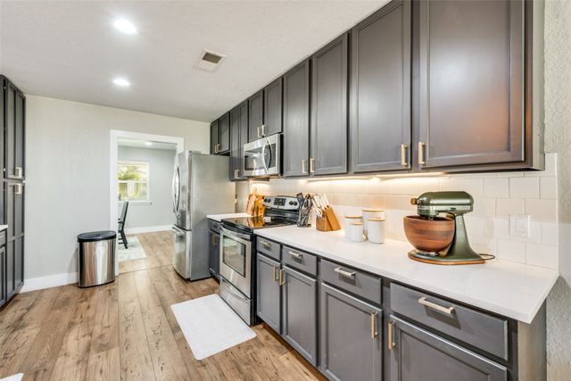 820 Overhill Drive, Hurst, TX 76053