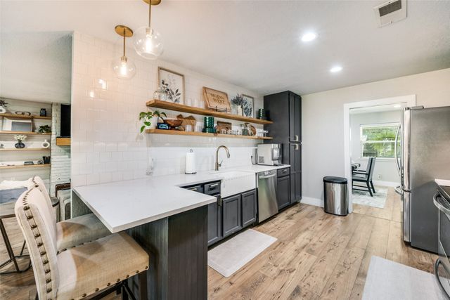 820 Overhill Drive, Hurst, TX 76053
