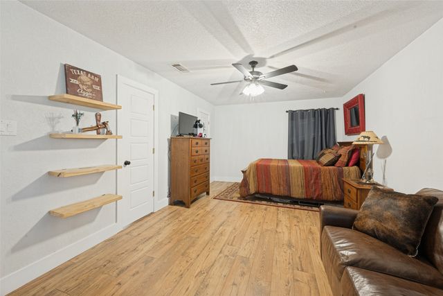 820 Overhill Drive, Hurst, TX 76053