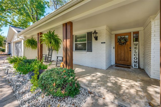 820 Overhill Drive, Hurst, TX 76053