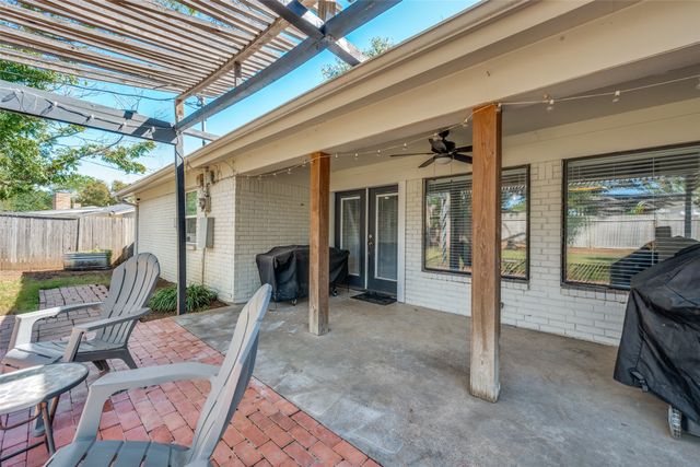 820 Overhill Drive, Hurst, TX 76053