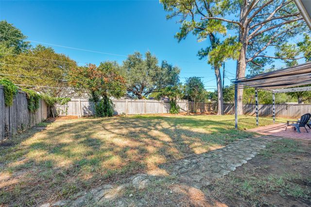 820 Overhill Drive, Hurst, TX 76053