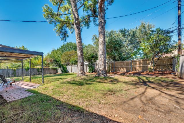 820 Overhill Drive, Hurst, TX 76053