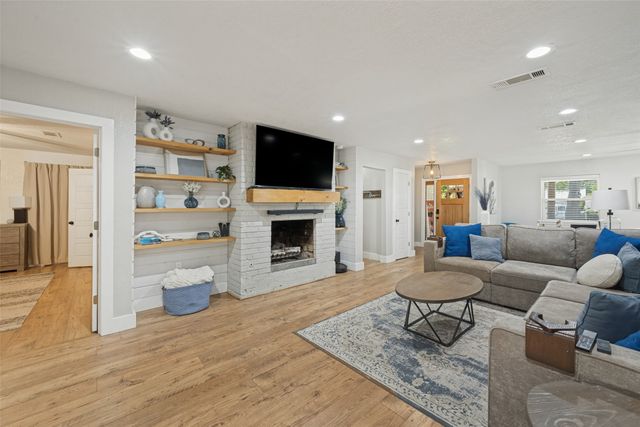 820 Overhill Drive, Hurst, TX 76053