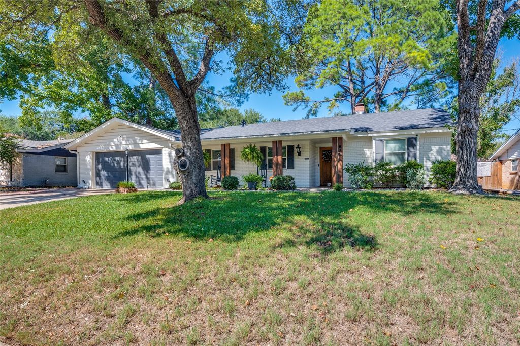 820 Overhill Drive, Hurst, TX 76053 — photo 2