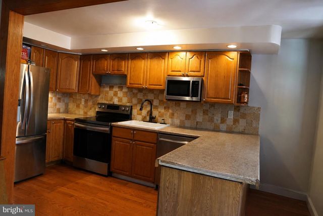 1136 BROOKWOOD LN, Glenolden, PA 19036