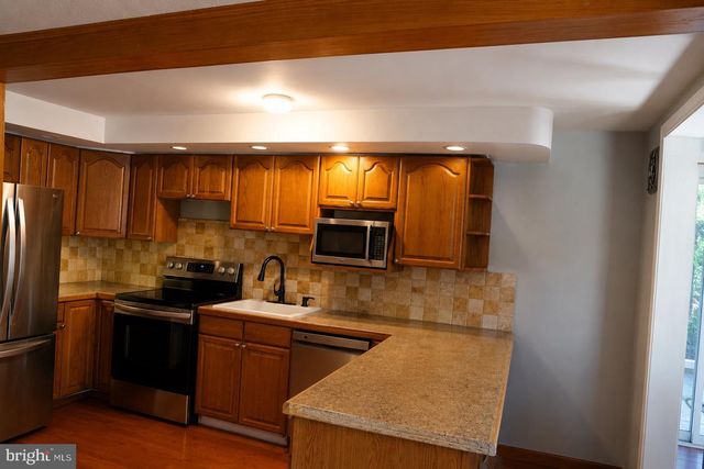 1136 BROOKWOOD LN, Glenolden, PA 19036