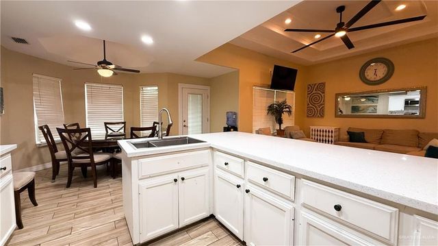 819 N Quail Hollow Drive, Weslaco, TX 78596