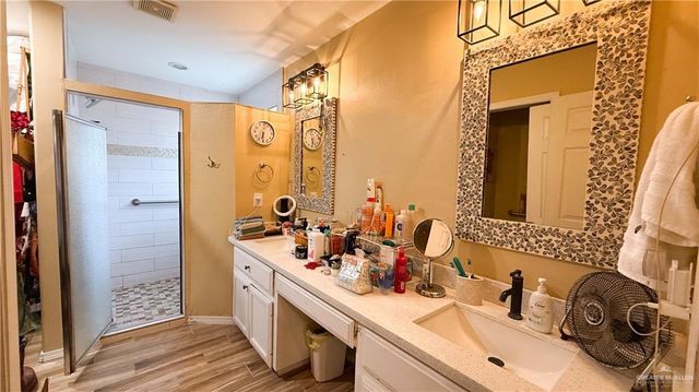 819 N Quail Hollow Drive, Weslaco, TX 78596