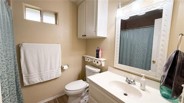 819 N Quail Hollow Drive, Weslaco, TX 78596