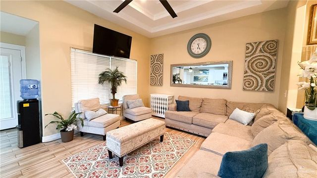 819 N Quail Hollow Drive, Weslaco, TX 78596