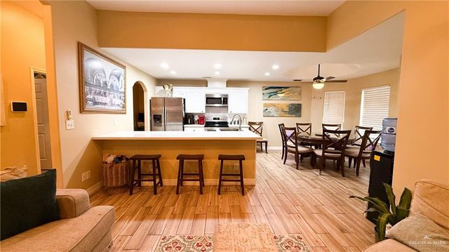 819 N Quail Hollow Drive, Weslaco, TX 78596