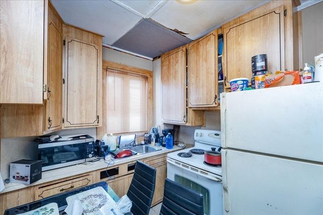 5 Kendrick St, Lawrence, MA 01841