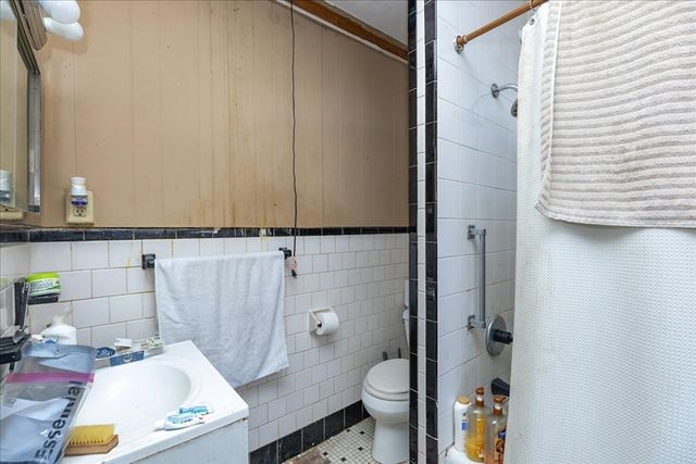 5 Kendrick St, Lawrence, MA 01841