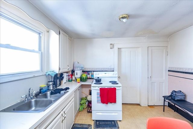 5 Kendrick St, Lawrence, MA 01841