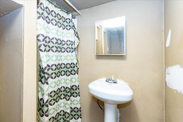 5 Kendrick St, Lawrence, MA 01841