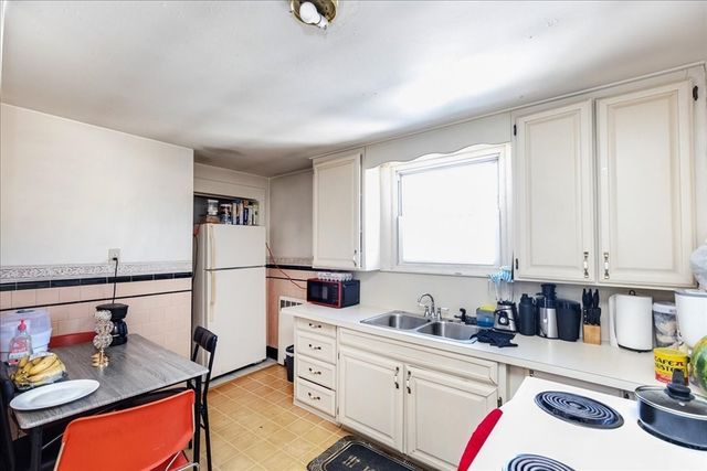 5 Kendrick St, Lawrence, MA 01841