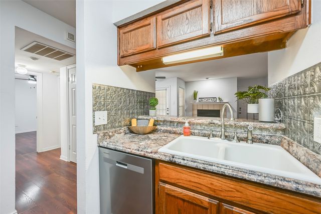 3210 S Fielder Road 211, Arlington, TX 76015