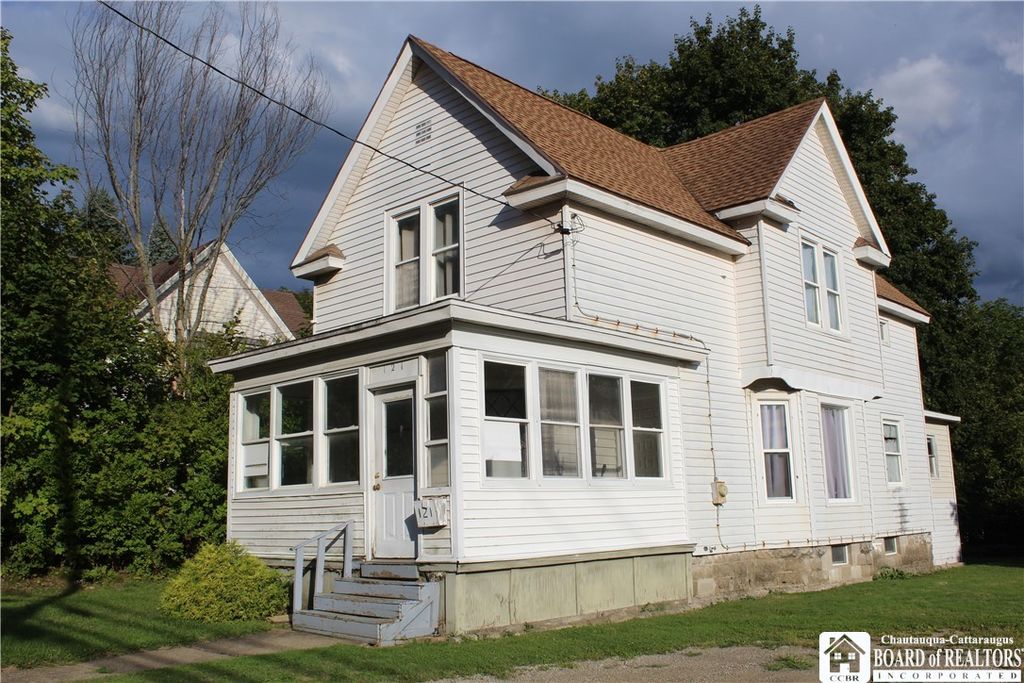 121 East Main Street, Pomfret, NY 14063