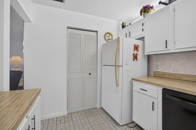 3625 La Aires Court C-2, Greenacres, FL 33463