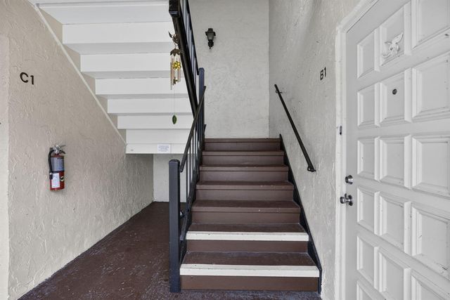 3625 La Aires Court C-2, Greenacres, FL 33463