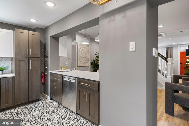 619 E THOMPSON ST, Philadelphia, PA 19125