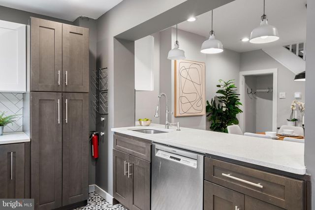 619 E THOMPSON ST, Philadelphia, PA 19125