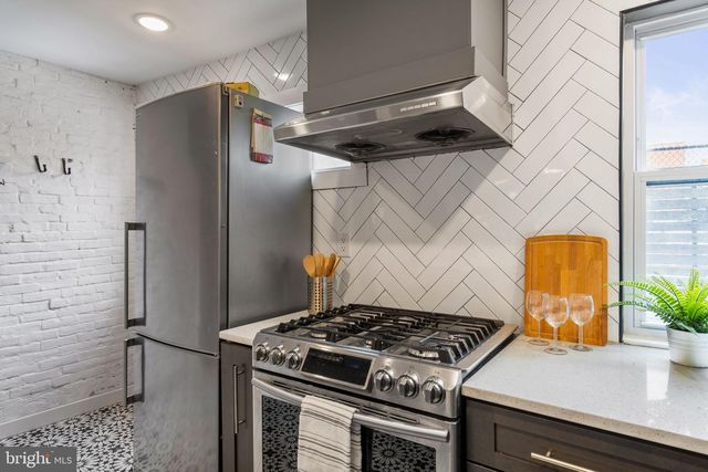 619 E THOMPSON ST, Philadelphia, PA 19125