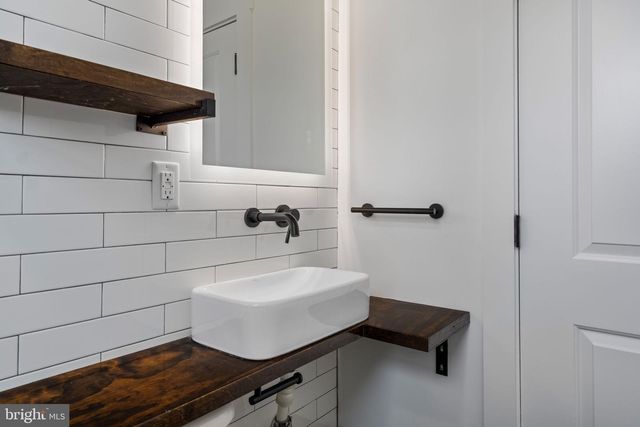 619 E THOMPSON ST, Philadelphia, PA 19125