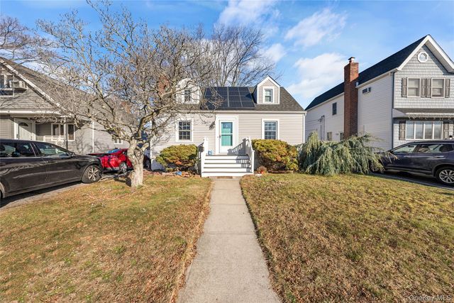 222 Lido Parkway, Lindenhurst, NY 11757