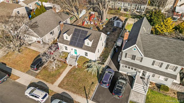 222 Lido Parkway, Lindenhurst, NY 11757