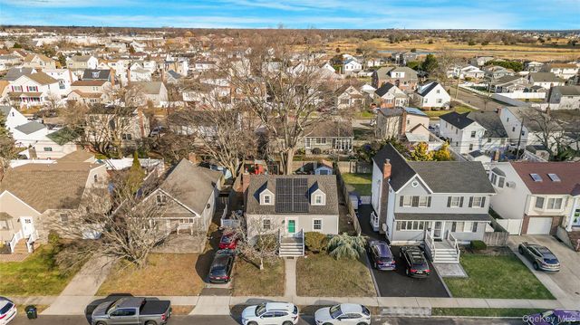 222 Lido Parkway, Lindenhurst, NY 11757