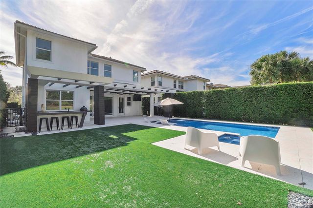 12015 NW 83rd Pl, Parkland, FL 33076