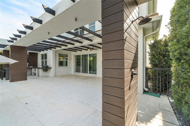 12015 NW 83rd Pl, Parkland, FL 33076