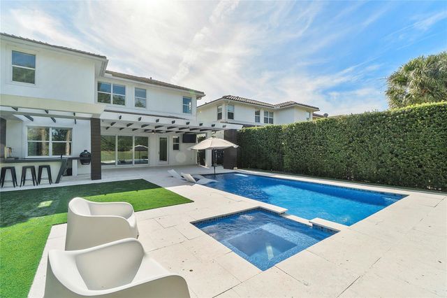 12015 NW 83rd Pl, Parkland, FL 33076