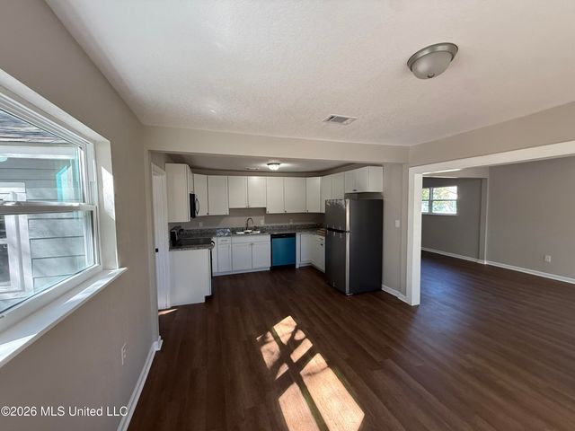 1811 Wilson Avenue, Pascagoula, MS 39567